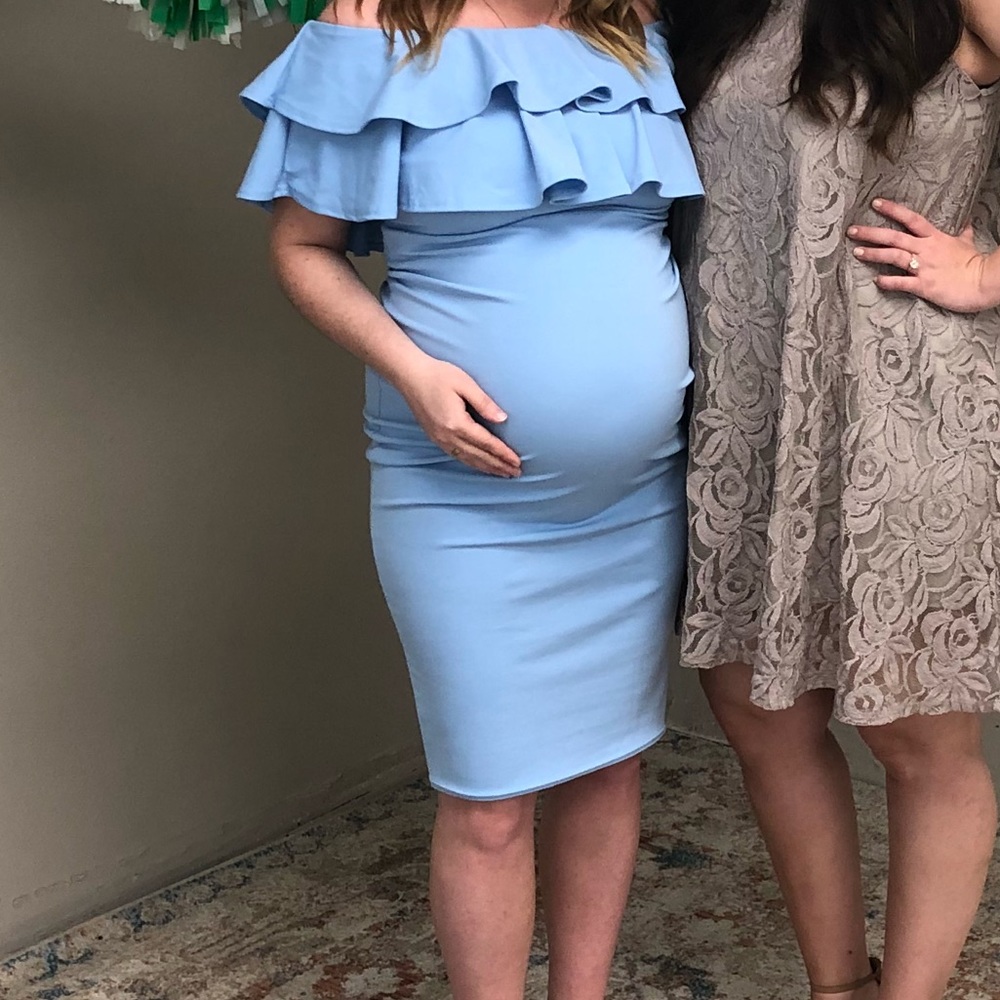 Off the shoulders light blue maternity dress